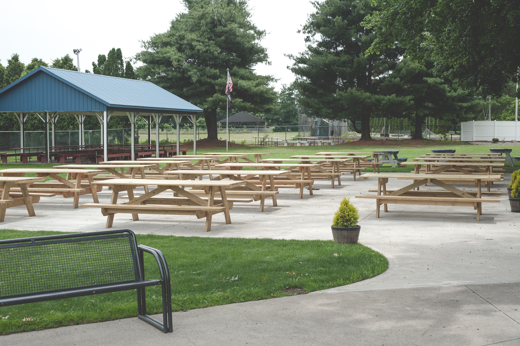 The outdoor grounds and picnic pavilion at The Spinning Wheel
